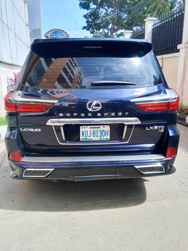 Secure transport vehicle for valuable assets
